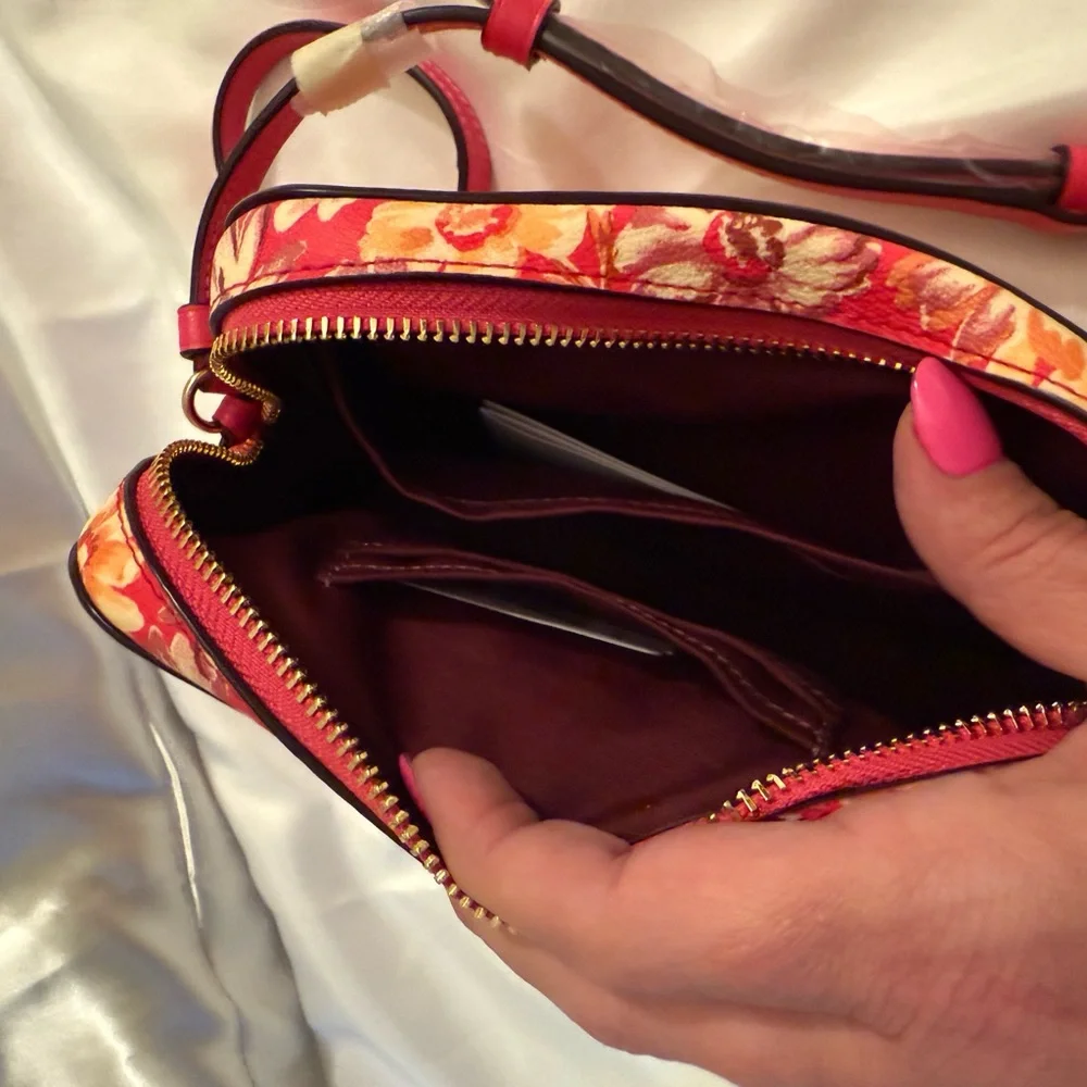 🧡Coach NEW Summer Red Floral Print Camera Crossbody Bag🧡 - Picture 4 of 6